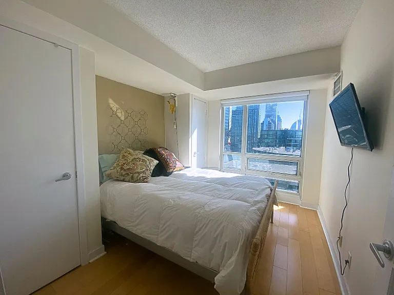 397 Front St W #3910 — Photo 6