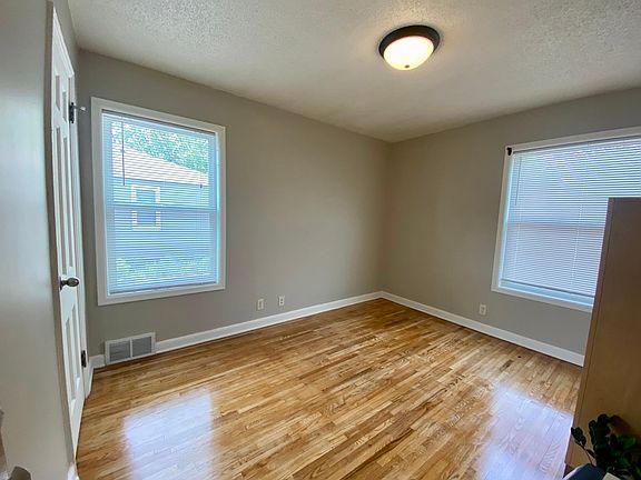 5th image of 1301 Oxford St