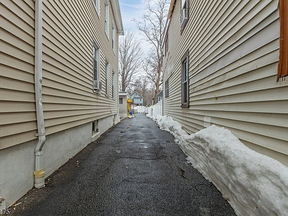 3rd image of 527 Valley St #2
