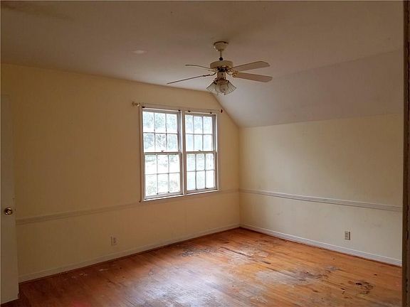 5th image of 754 Ashwood Dr E