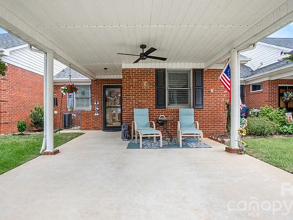 2nd image of 19940 Oak Leaf Cir