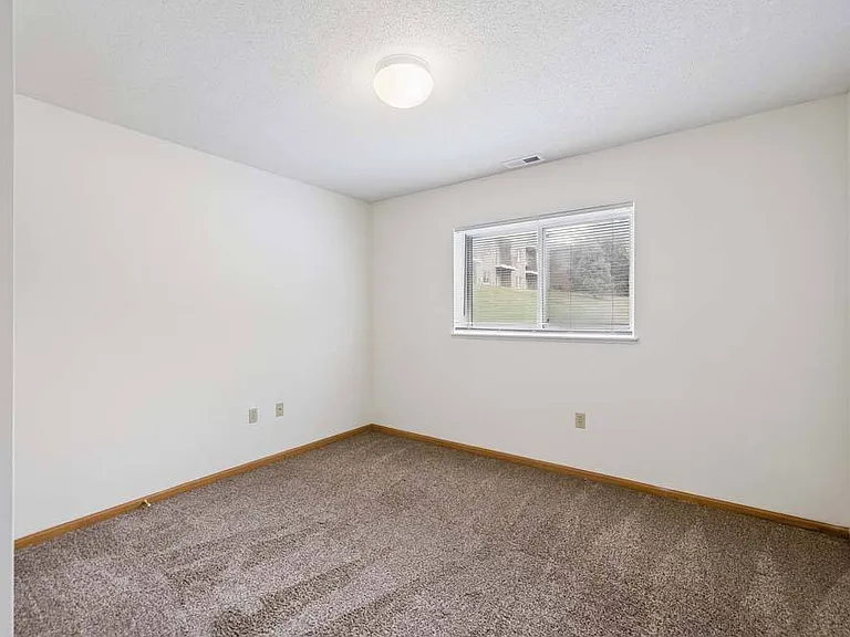 Highland View Apartments — Photo 219