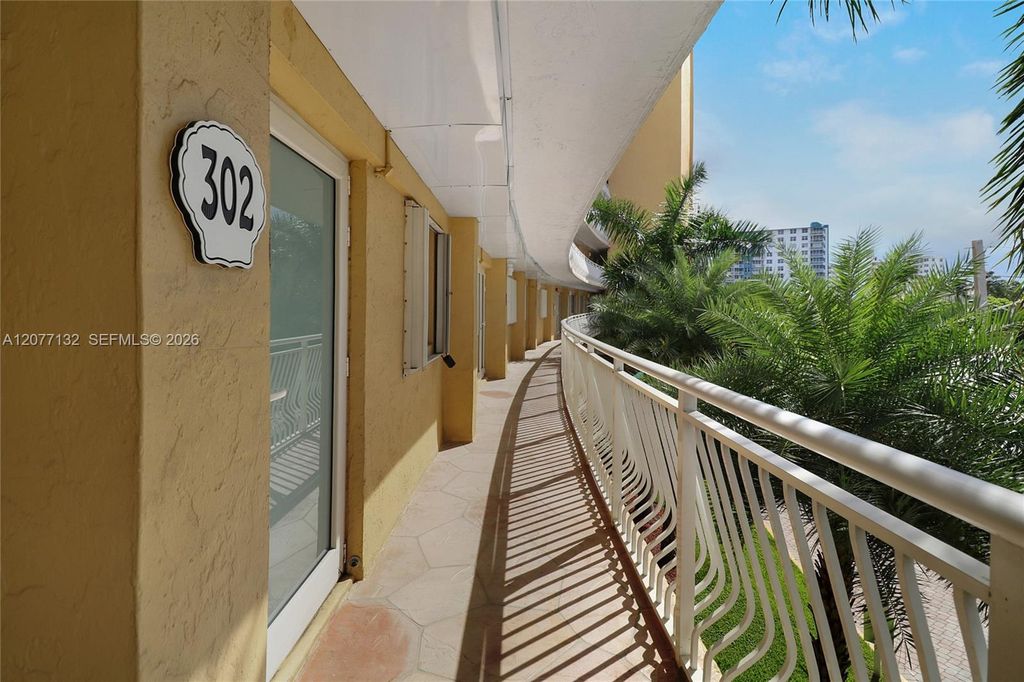 328 N Ocean Blvd APT 302, photo 2