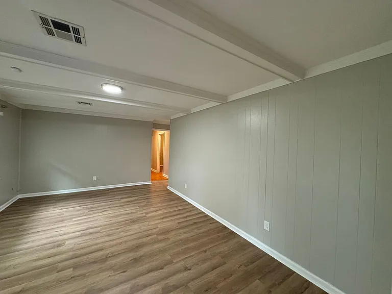 2434 Oxford Dr — Photo 17