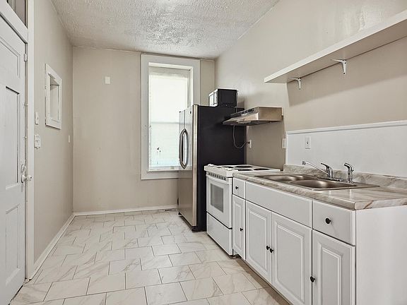 4th image of 3927 N 19th St