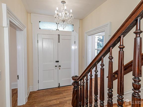 4th image of 784 Ridge Rd