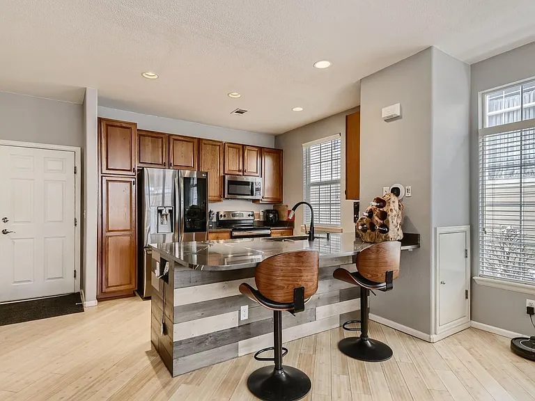 8377 Stonybridge Cir — Photo 11