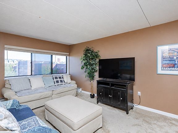 4th image of 10 Norman St APT 502
