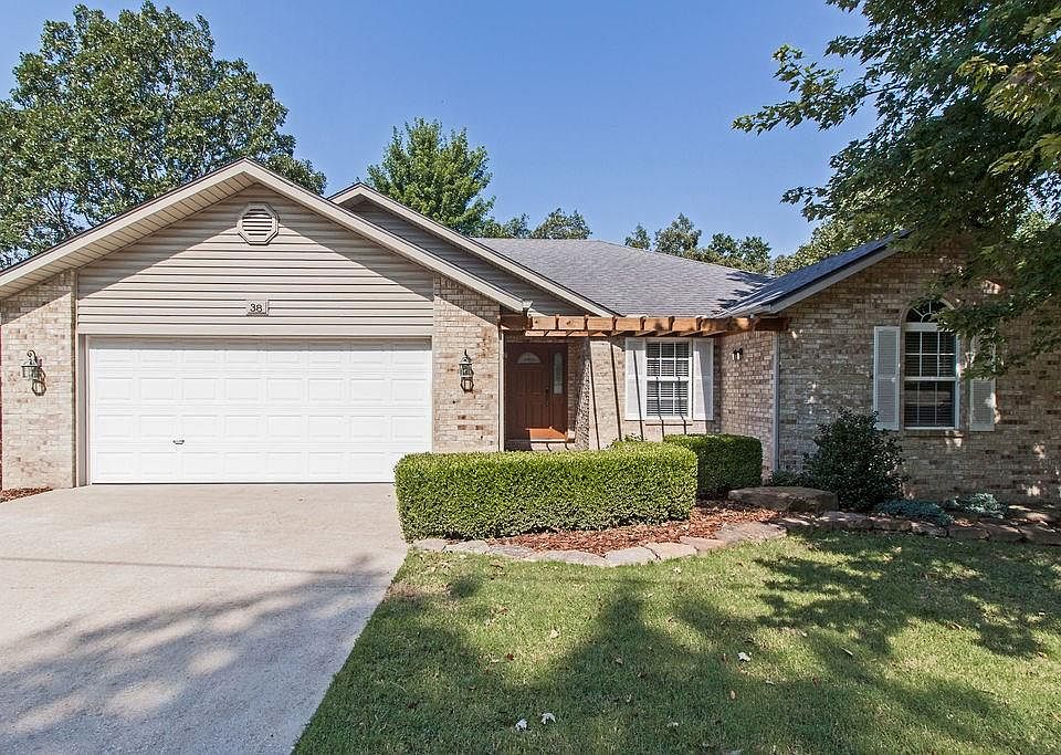 1st image of 38 Ettington Dr