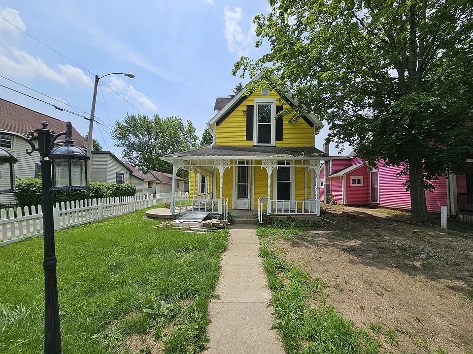 521 W 9th St