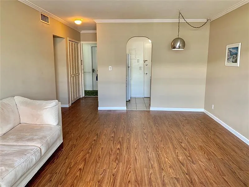 1 bed, 1.0 bath, 650 sqft, $1,400 — Photo 2