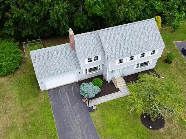 11 Clydesdale Circle, Nashua, NH 03062