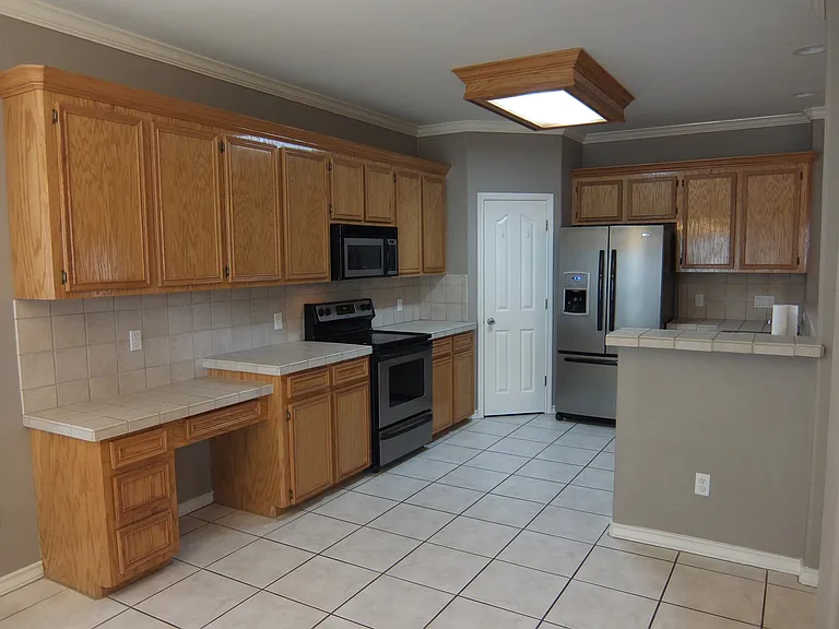 2505 Rose St — Photo 8