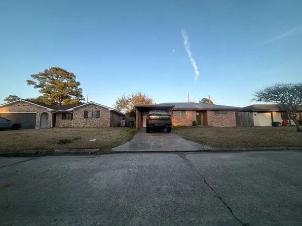 930 Connecticut St, Bridge City, TX 77611