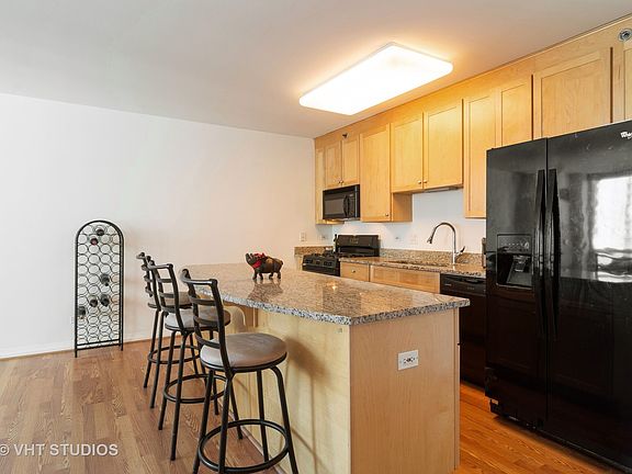 3rd image of 33 W Ontario St APT 19I