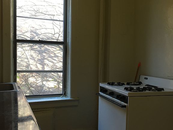 3rd image of 1406 Pacific St APT C3