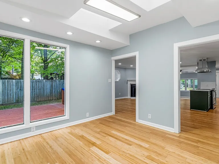102 Cornwallis Dr — Photo 7