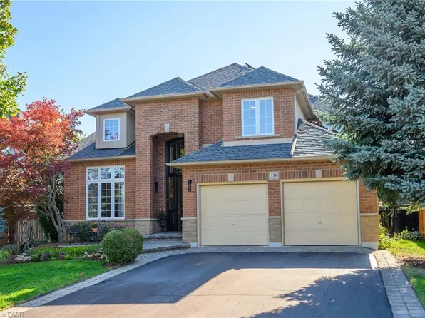 19 Golf Woods Dr, Grimsby, ON L3M 5P5