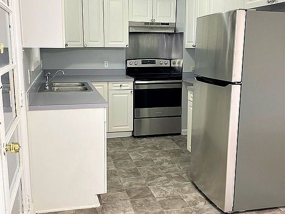 4th image of 1002 N Harrison St