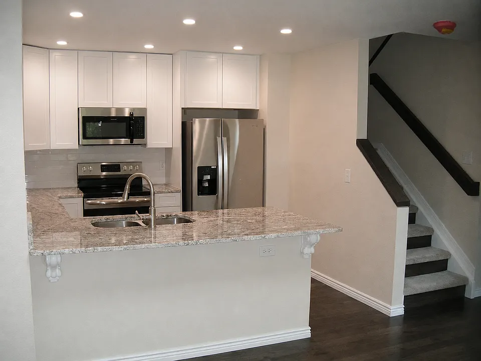 1165 James Ct