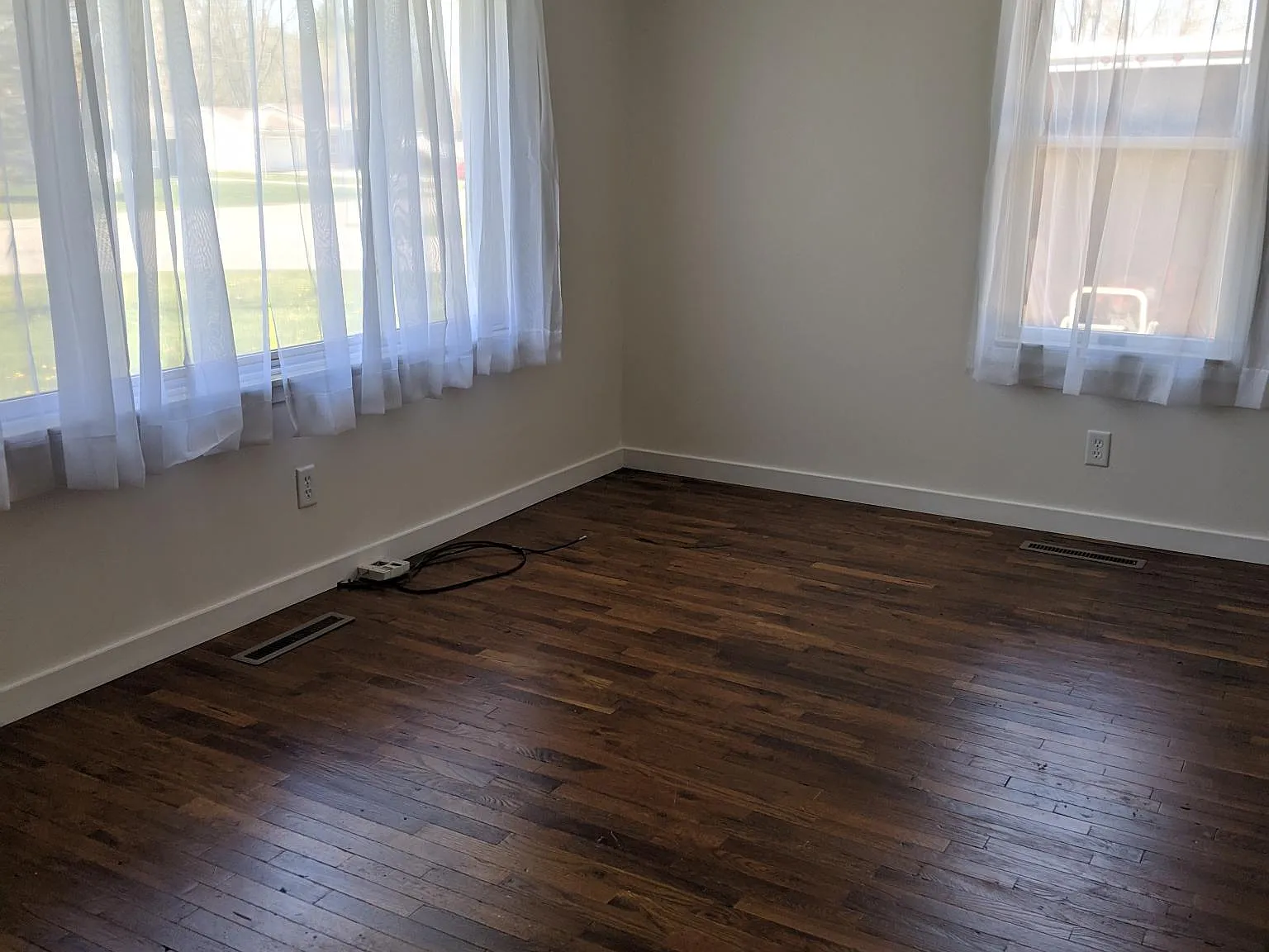 3 bed, 848 sqft, $1,450 — Photo 2