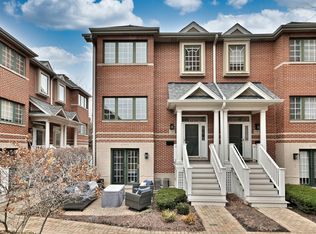 142 W 3rd St #142, Elmhurst, IL 60126