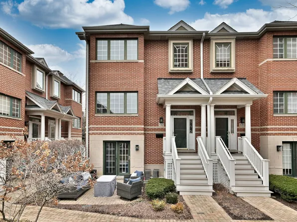 142 W 3rd St #142, Elmhurst, IL 60126