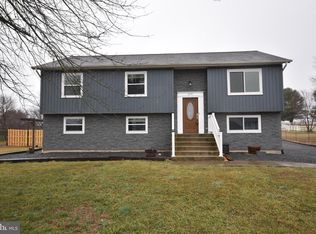 6894 Maplewood Dr, Bealeton, VA 22712