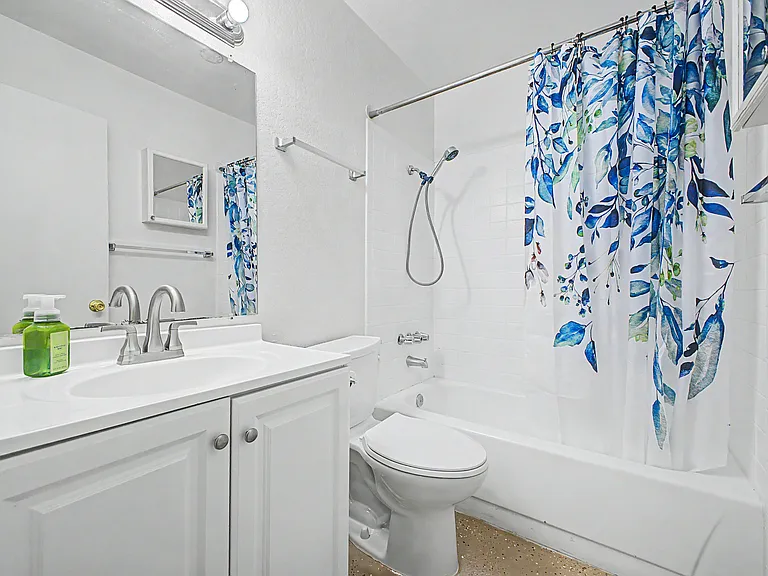 386 E Calle Arizona — Photo 18