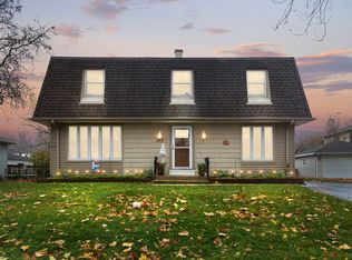 3703 Meadow Dr, Rolling Meadows, IL 60008