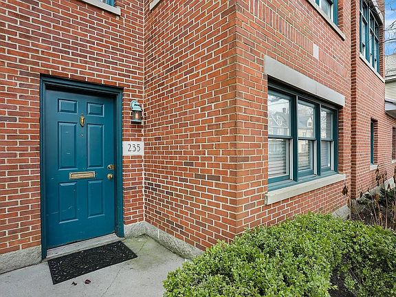 2nd image of 235 W Poplar Ave