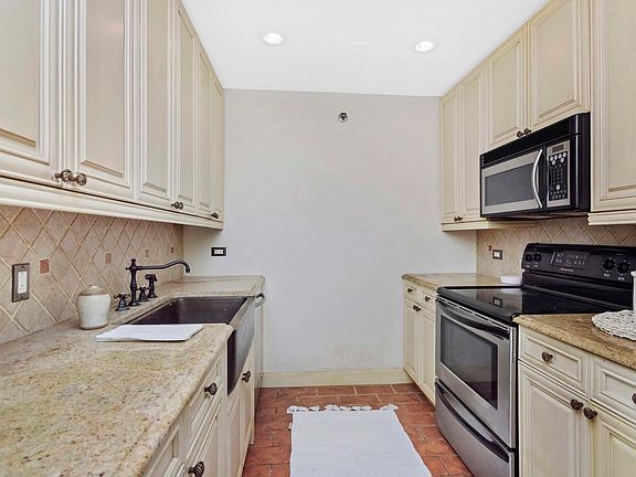 4th image of 680 N Lake Shore Dr APT 409