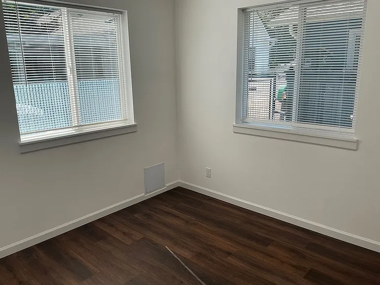 2557 N Arlington Pl #B — Photo 7