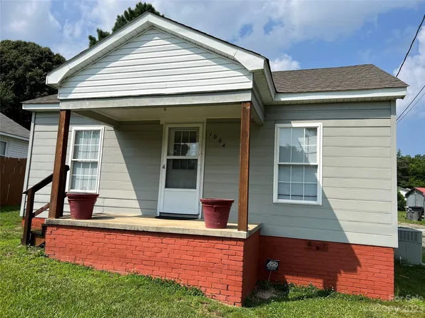 1004 Rainbow Dr, Kannapolis, NC 28081