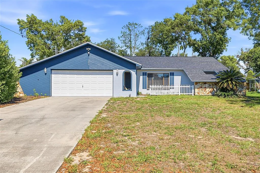 3 bed, 2.0 bath, 1296 sqft, $1,900 — Photo 1