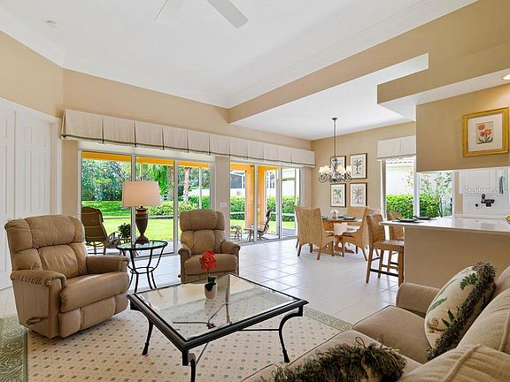 3rd image of 5749 Ferrara Dr