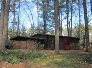 11 Moss Ln, Amherst, MA 01002