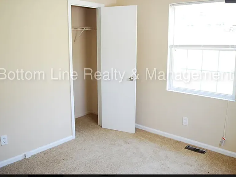 1054 Mountain Crest Dr — Photo 9