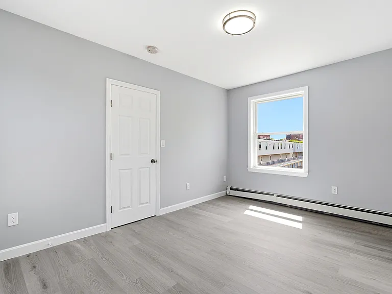 250-252 Main St #3R — Photo 14