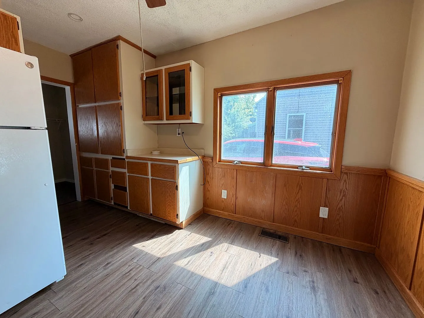 4 bedroom with updates! $1400 — Photo 4