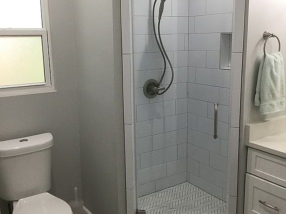 4th image of 2603 Overlake Ave