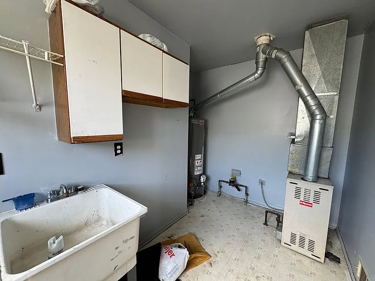 8716 Timken Ave — Photo 14