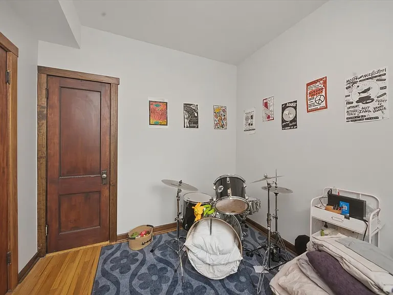 2334 N Hamlin Ave #2 — Photo 8