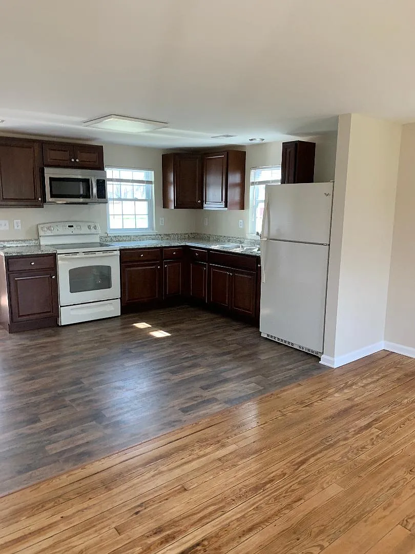 2 bed, 800 sqft, $1,900 — Photo 3