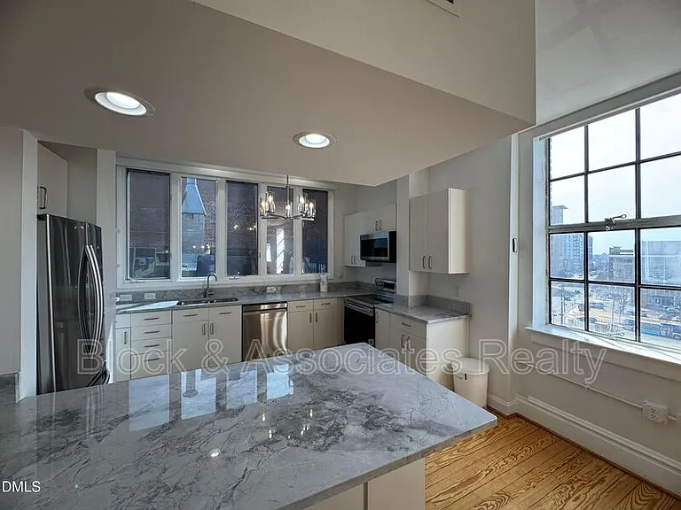 109 W Main St #402 — Photo 3
