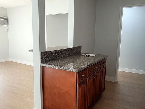 5th image of 5637 Virginia Ave #206