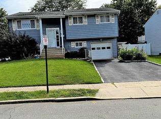 16 Schoolhouse Ln, Somerville, NJ 08876