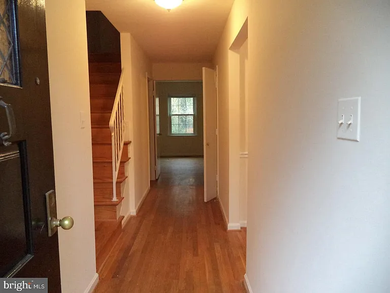 7027 Alicent Pl — Photo 2