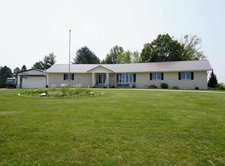 2602 Wandering Acres Dr, Charles City, IA 50616