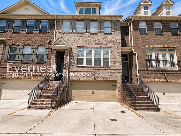 2140 Coventry Dr — Photo 2